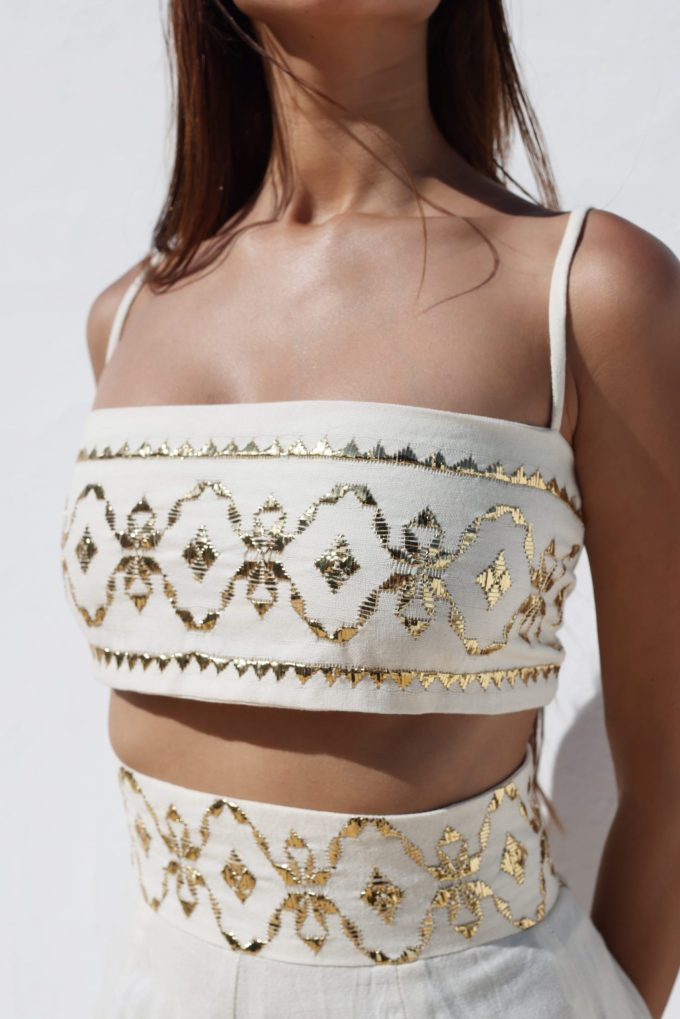 SET EMBROIDERED  IN GOLD THREAD